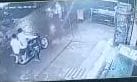 Masked miscreants who came to get barfi looted 12 thousand on the strength of pistol