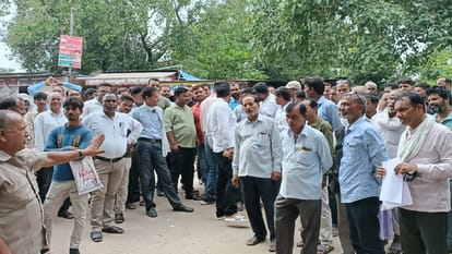 After a dispute in the restaurant, the advocate was beaten up by the policemen