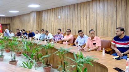 On fourth day of Purvodaya Rising Gorakhpur dialogue prominent businessmen and entrepreneurs of city gave view