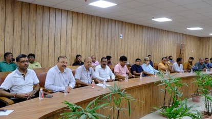 On fourth day of Purvodaya Rising Gorakhpur dialogue prominent businessmen and entrepreneurs of city gave view