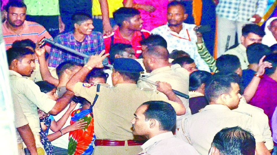 bull attacked the child after entering the crowd  in Janakpuri Mahotsav Agra
