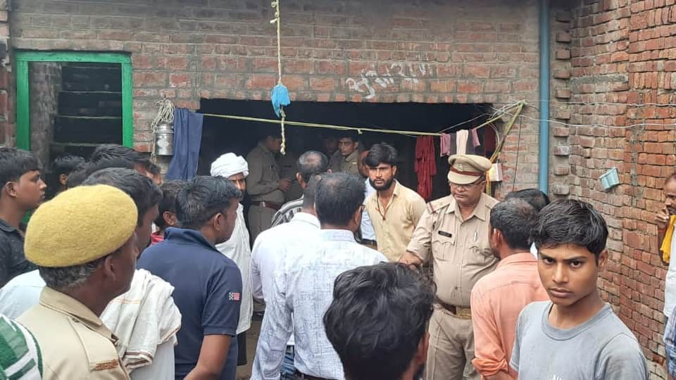 Dead body of young man found in blood-soaked in room suspicion on step-brother in Firozabad