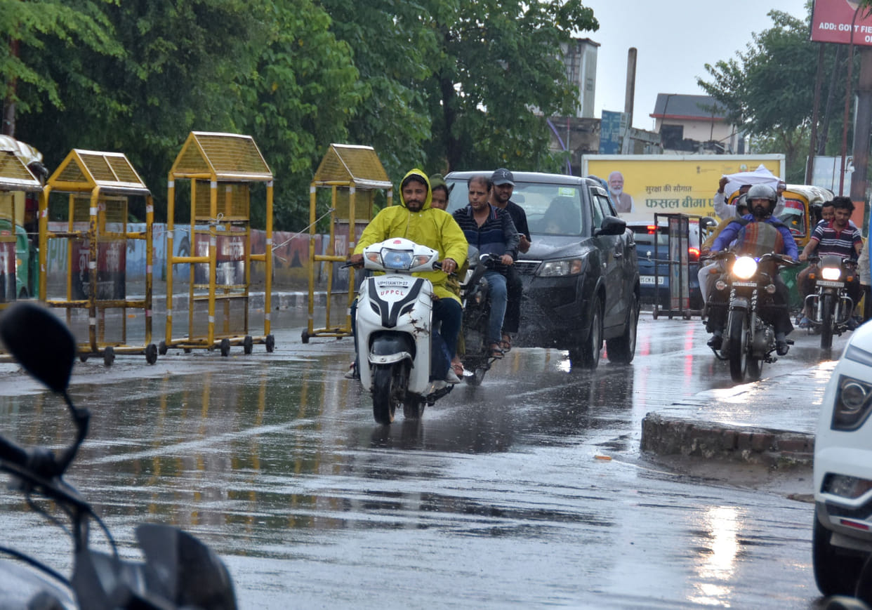 Rain continued for the third day, life affected