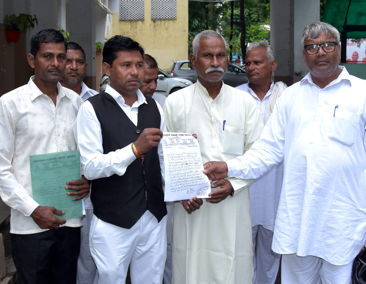 Reservation Bachao Sangharsh Samiti submitted a memorandum to the City Magistrate