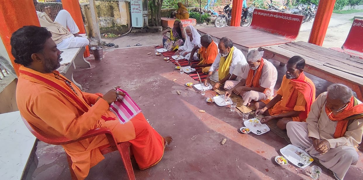 old people did their pinddaan after got rejected by their own family.