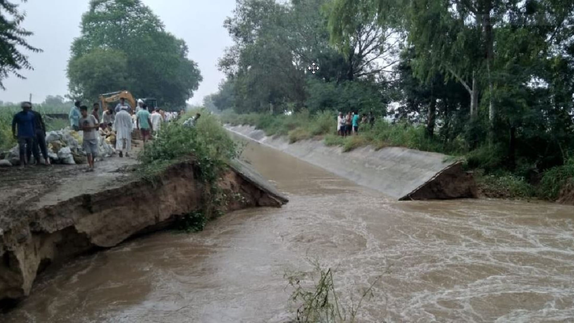 Waterlogging in 700 acres of agricultural land of Rohnat village due to breaking of Sunder canal