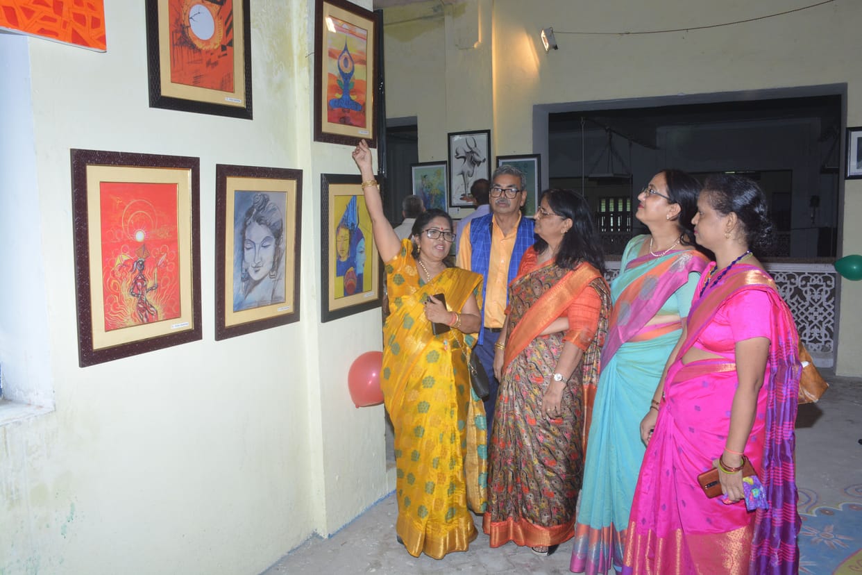 Artist honored for making remarkable contribution in the field of art