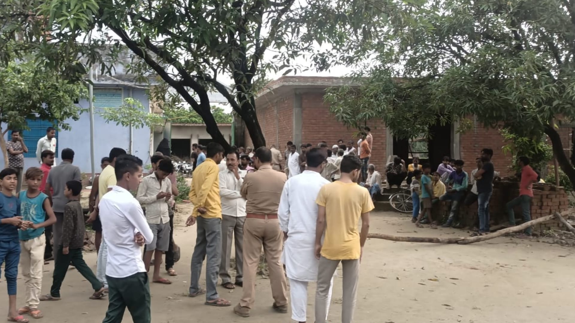 A intermediate student shoots his college princlipal in Sitapur.