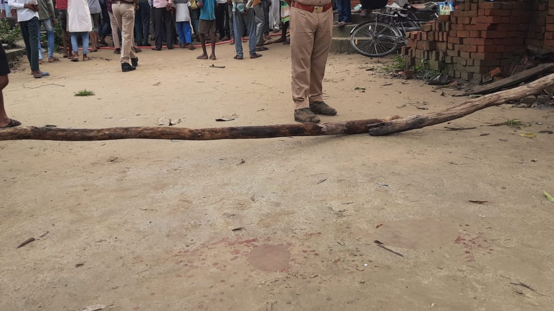 A intermediate student shoots his college princlipal in Sitapur.