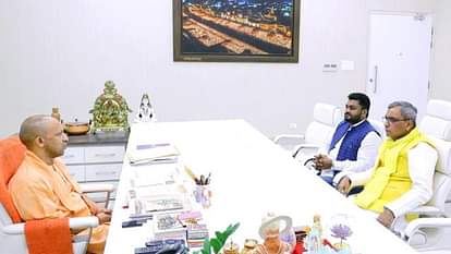 तीन दिन पहले ही ओम प्रकाश राजभर ने अपने बेटे के साथ मुख्यमंत्री योगी आदित्यनाथ से मुलाकात की थी।