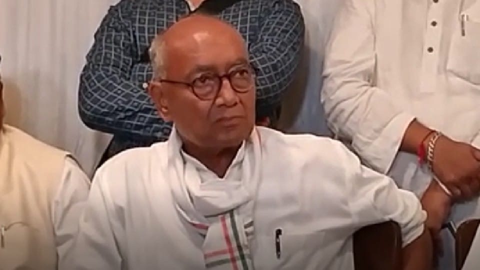 Digvijay Singh again targets RSS, says he spread hatred