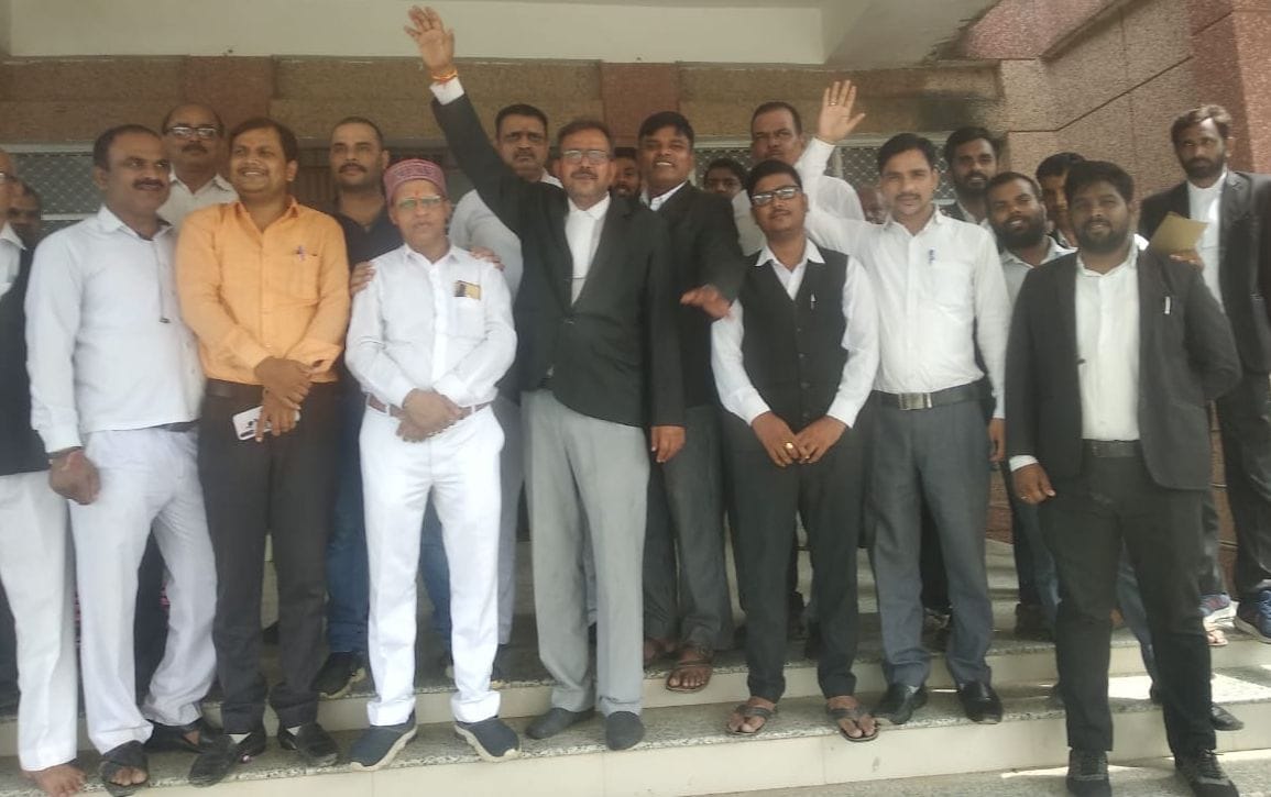 advocate protest against gram court