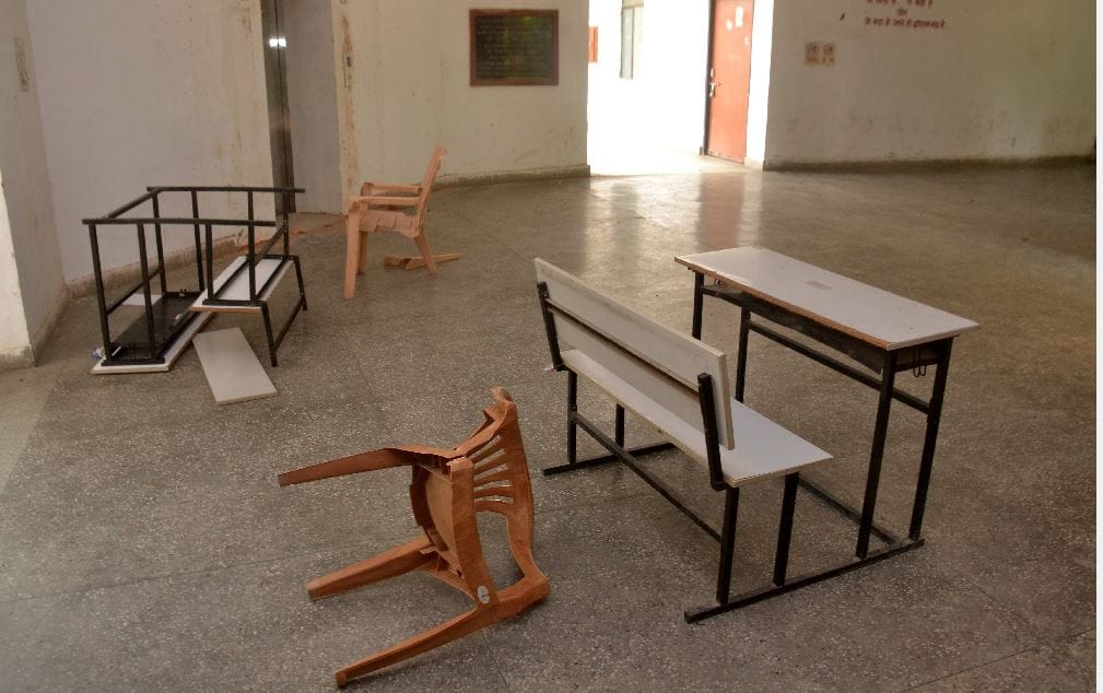 Kashi Vidyapith Counseling canceled due to uproar due to Two groups of students clashed