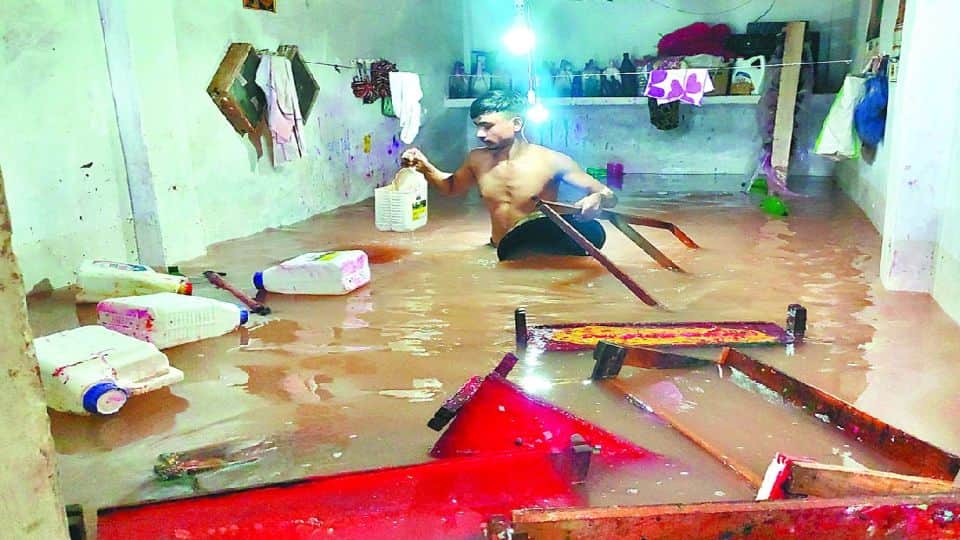 Five people died so far due to the house collapse during the rain in Firozabad