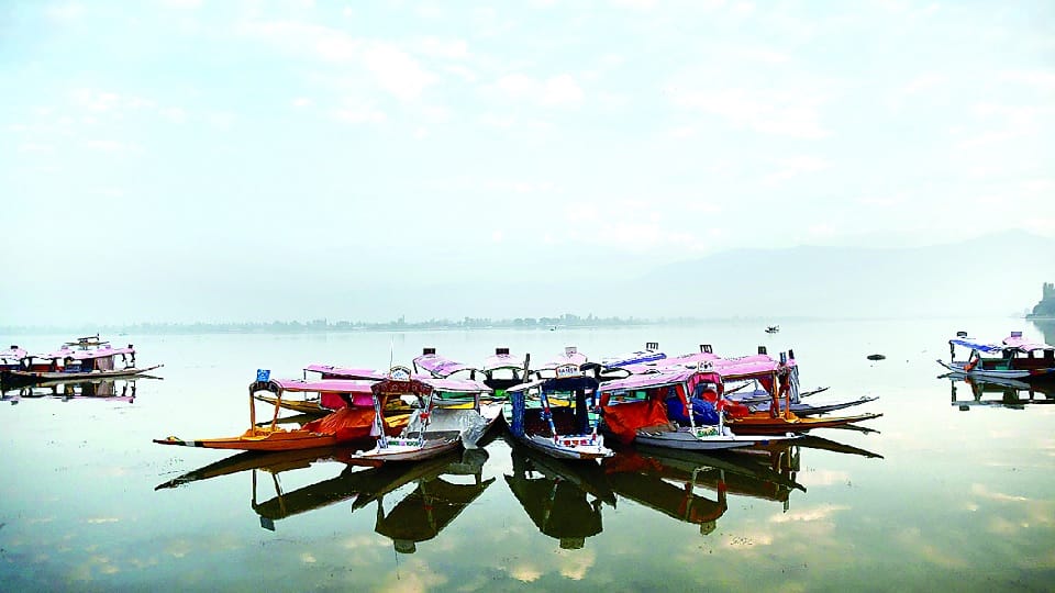 Rain likely in parts of Jammu Kashmir today and tomorrow