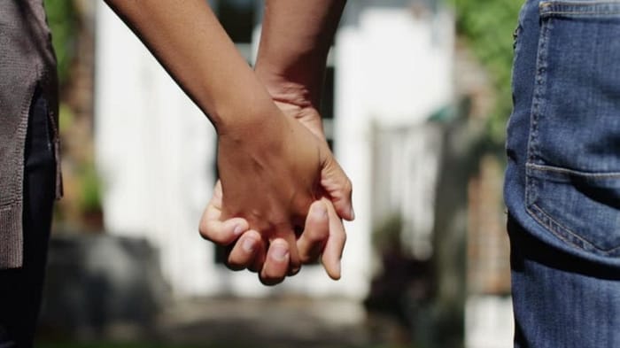 Read love stories in which social media played an important role.