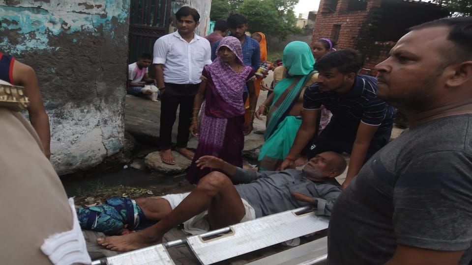 Panic spread between two sides over old enmity stone pelting and firing four injured In Malpura