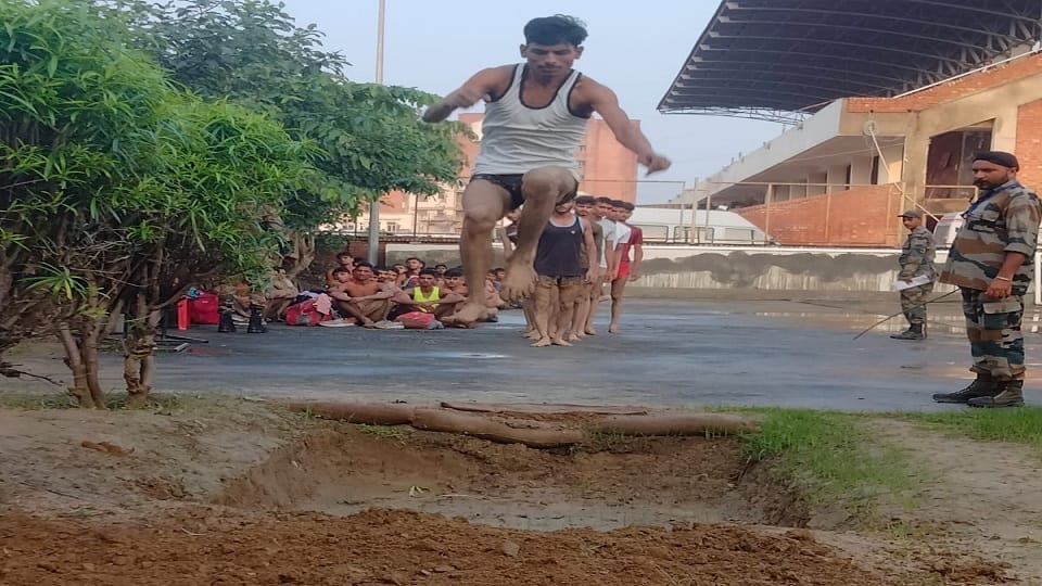 Army Recruitment In Agra 6172 Youths Ran Agniveer Army Rally 2022