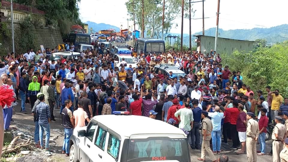 Ankita Bhandari Murder case Uttarakhand: Angry People protest on badrinath highway Photos