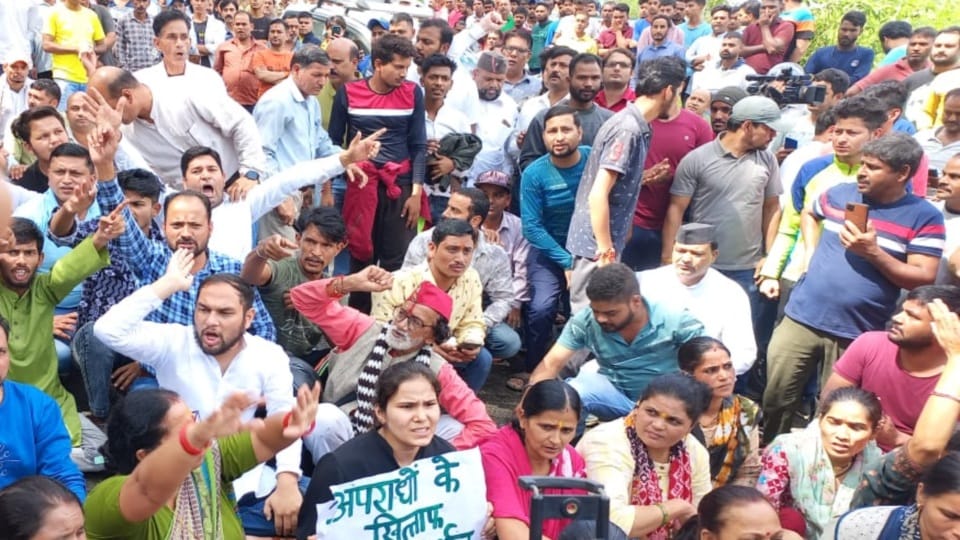 Ankita Bhandari Murder case Uttarakhand: Angry People protest on badrinath highway Photos