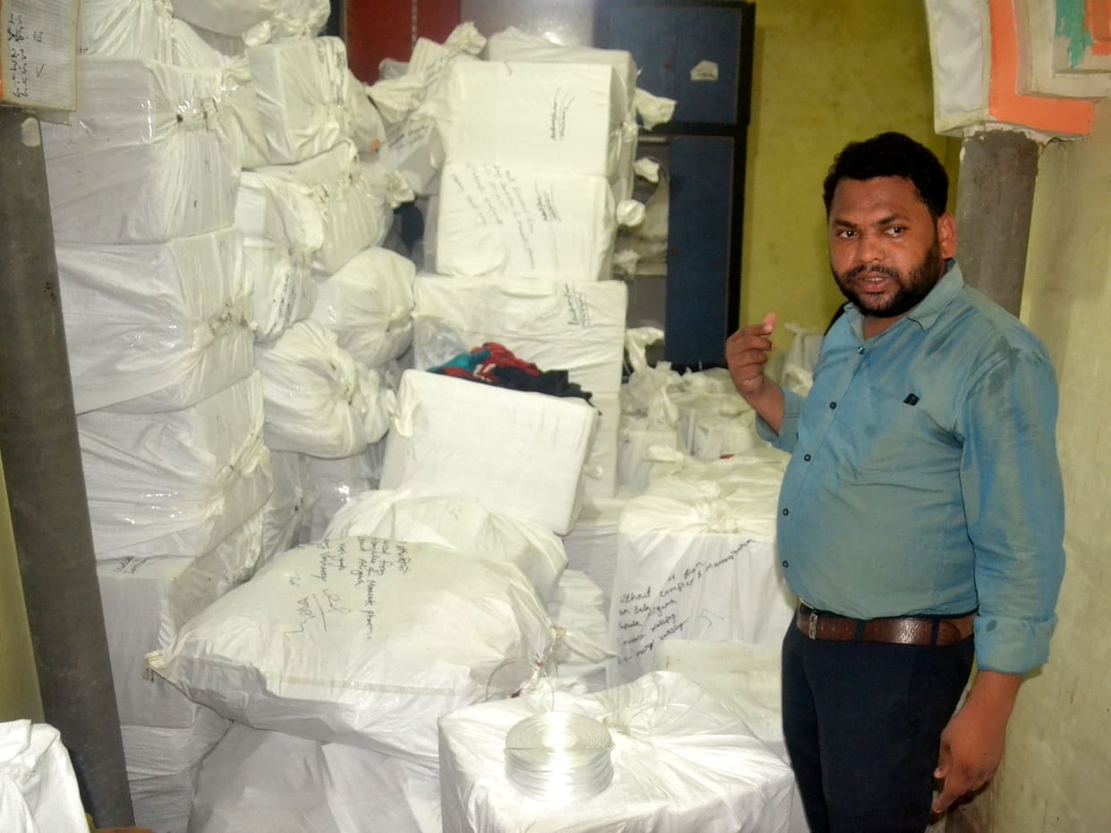 Aligarh: Medicines worth four crores found in godown in Fafala in guerilla action