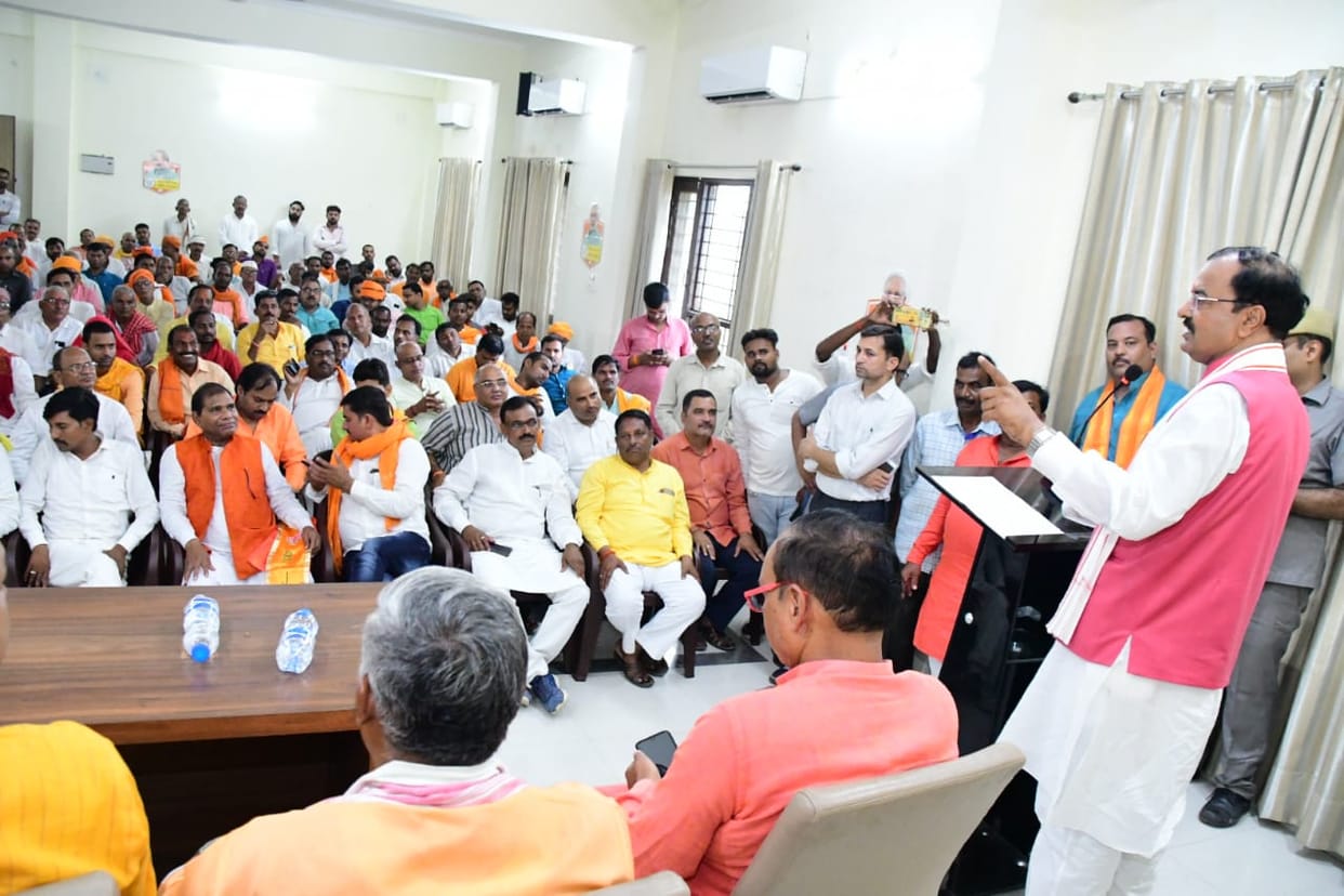 UP Deputy CM Keshav prasad maurya in Bhadohi said  Goons and mafia have no caste