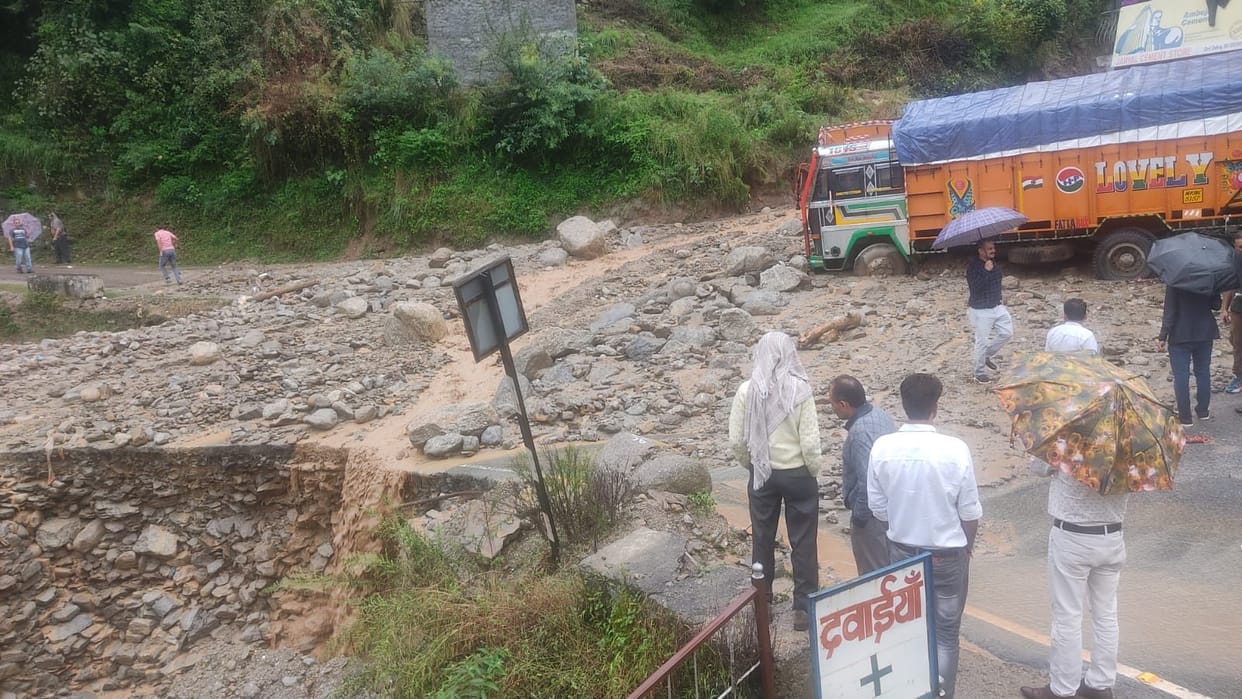 Three people caught in the sudden flood, did not get a chance to recover