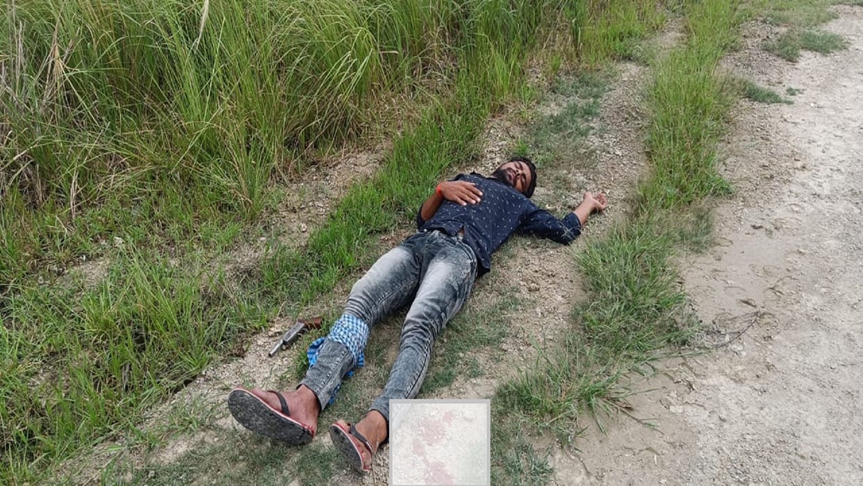 Encounter In Azamgarh The miscreant was running away during police checking