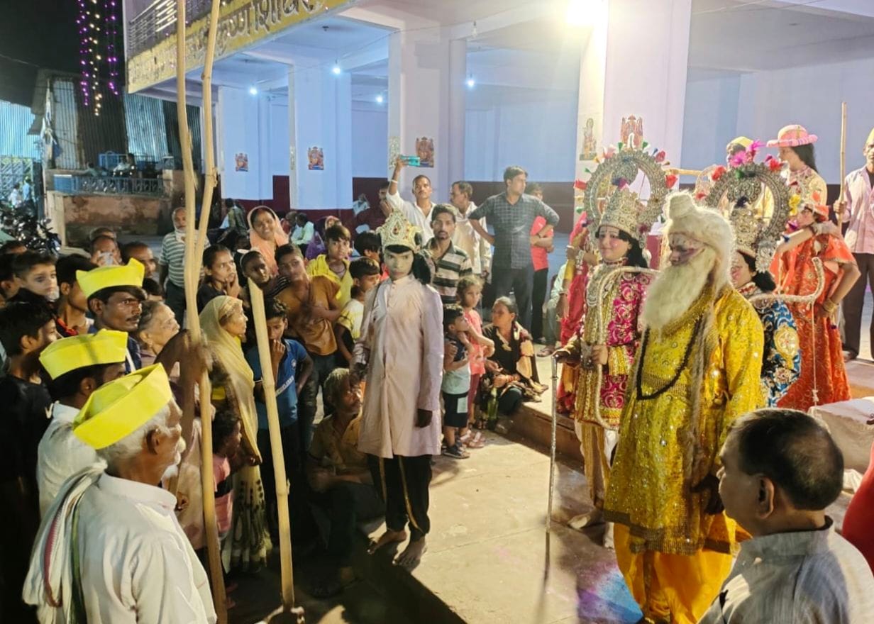 Bharat reached Chitrakoot, reconciled with Ram