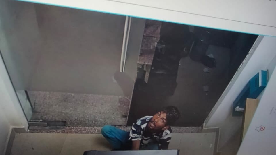 An attempt made to break ATM of Ujjwal Bank located in Narnaul