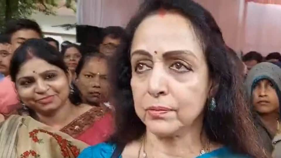 Hema Malini tricycles distributed to the Divyangs without air in the tires in Mathura