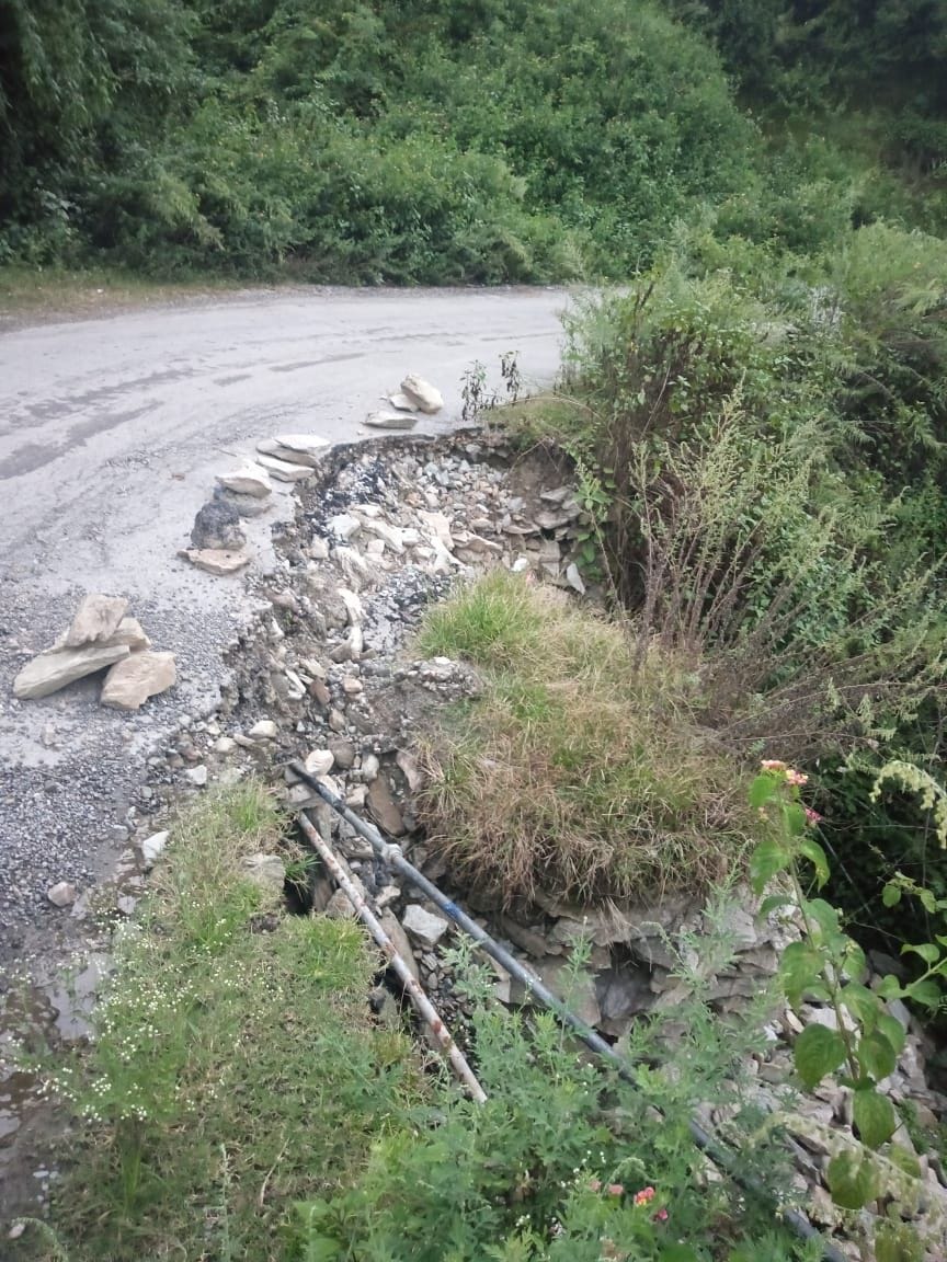 Tarikhet Peepli Road not in Goos Condition