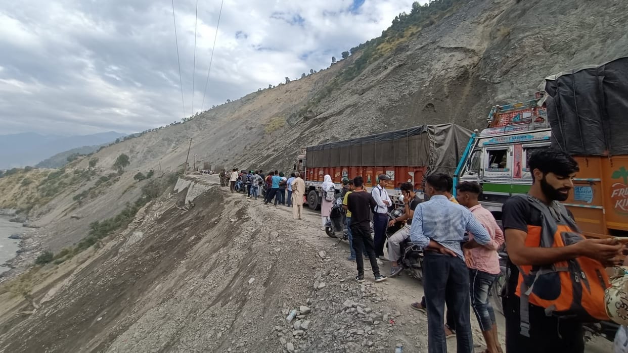 jammu kashmir: Jammu-Srinagar highway remained closed every sixth day due to landslide