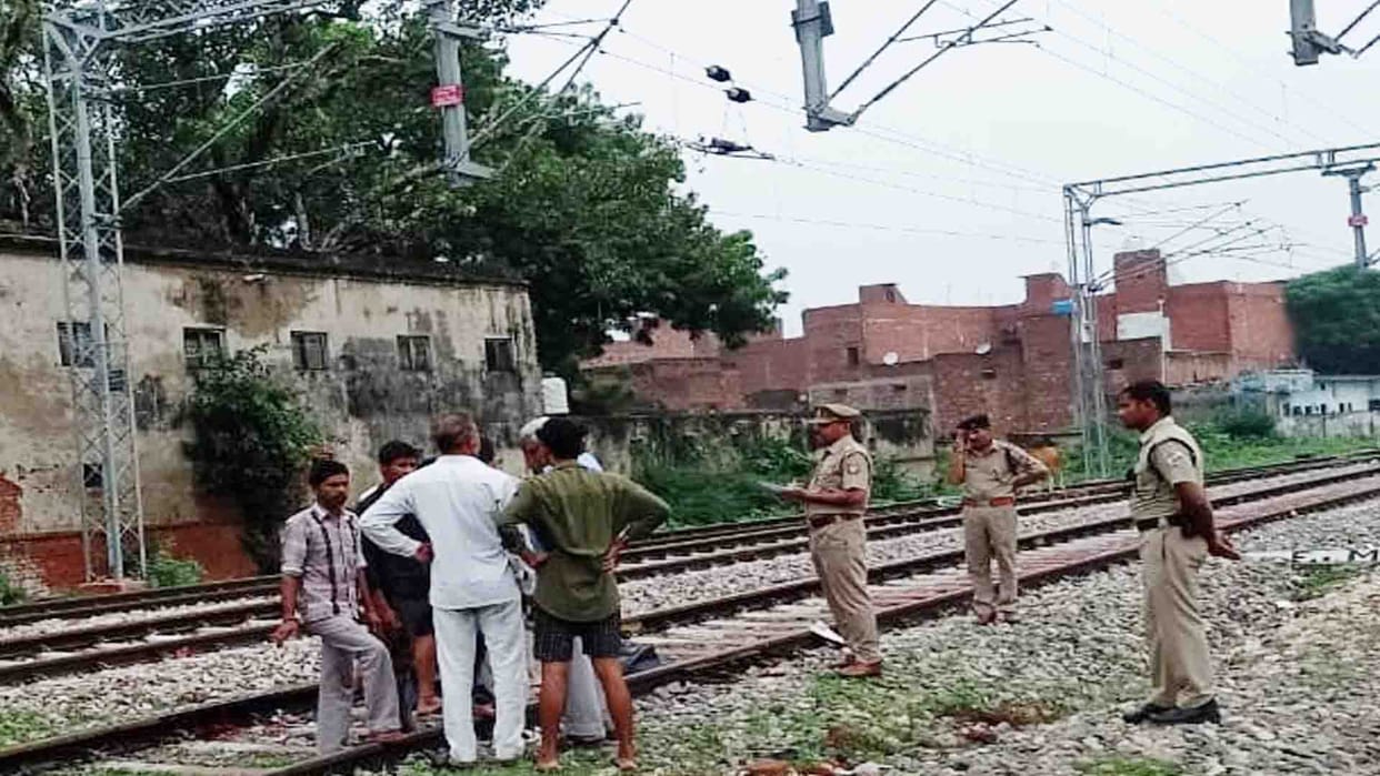 Farrukhabad: Safai Karamchari died after being hit by train