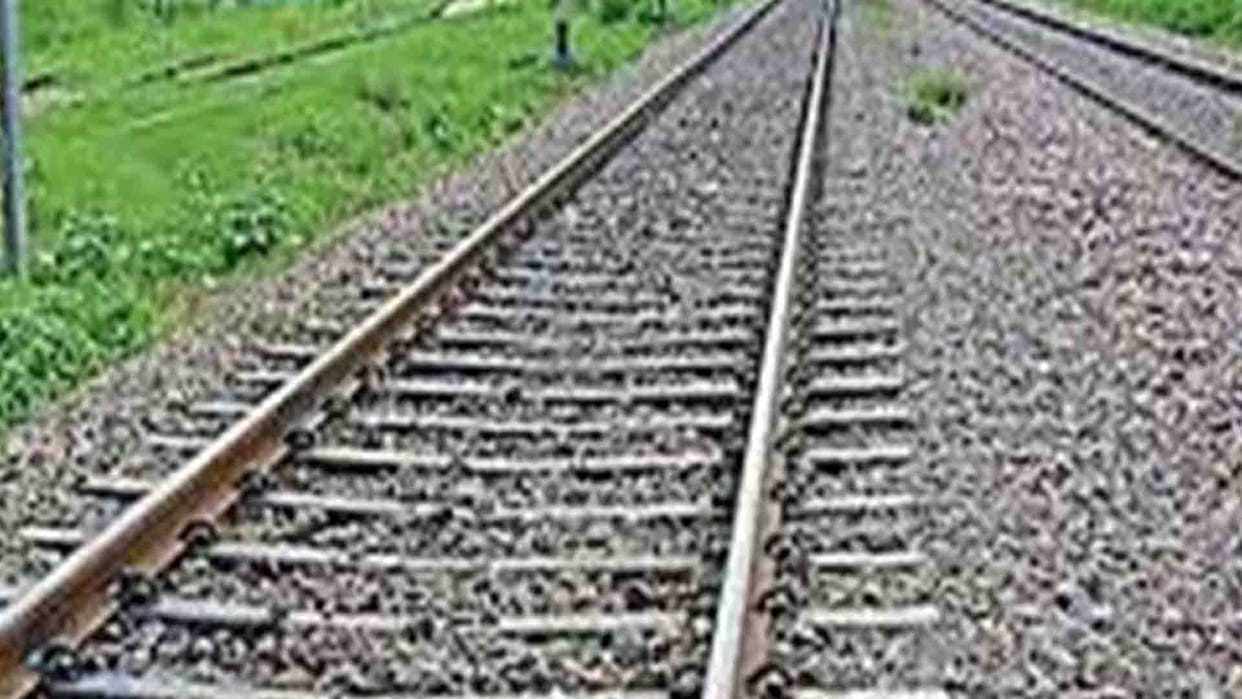 Mahoba: young man killed himself after being cut off from the train