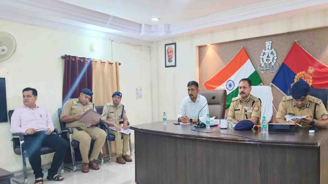 Tight security arrangements of police in Kanpur on Navratri
