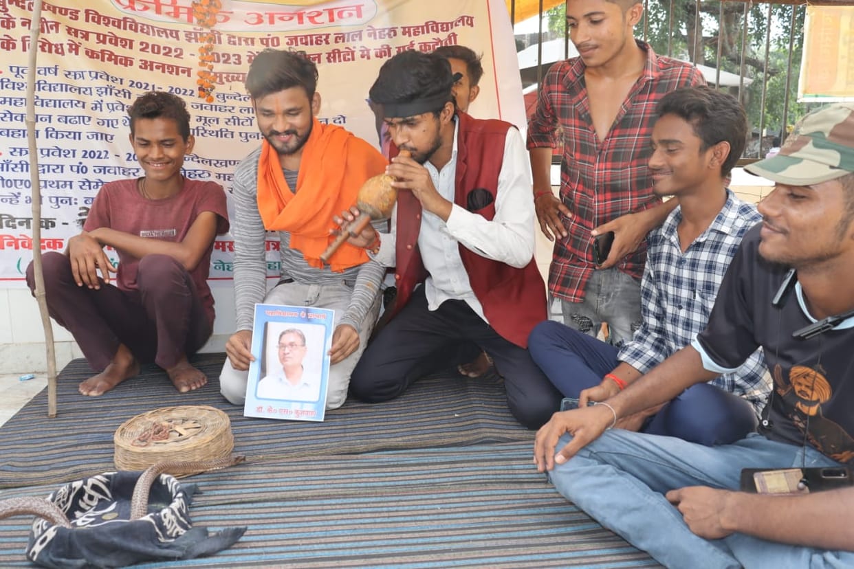 Students protested by playing bean in front of the principal's photo  in Banda
