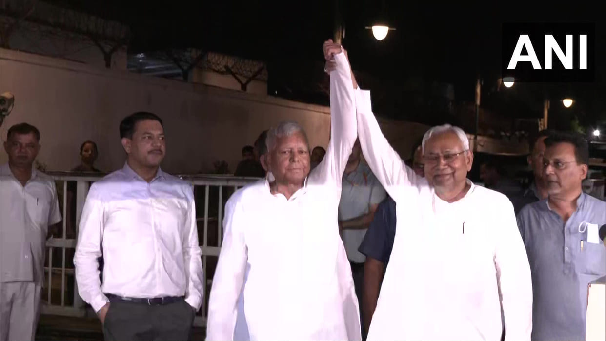 RJD chief Lalu Prasad Yadav Nitish Kumar Meets Congress interim president Sonia Gandhi Latest Updates