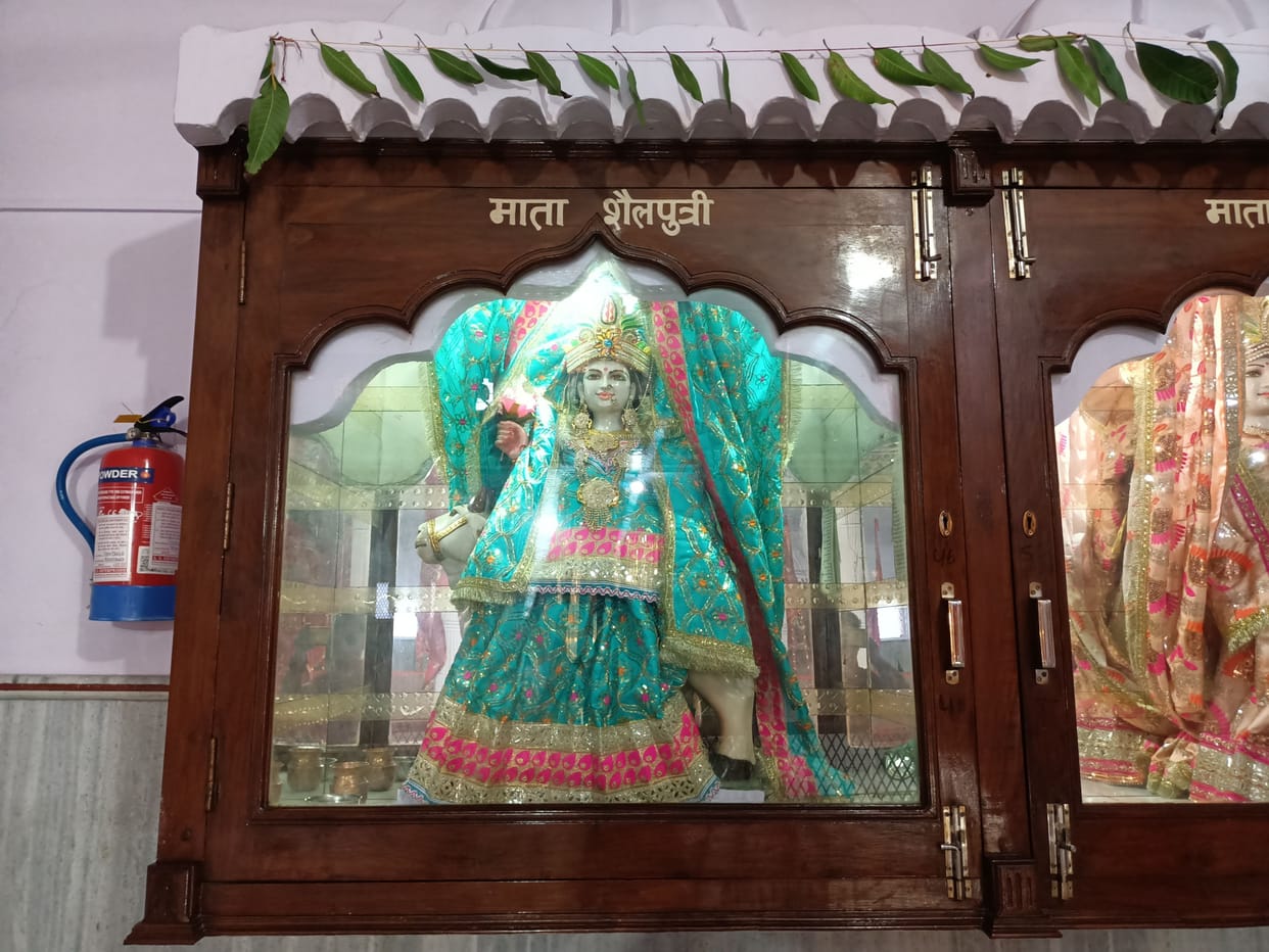 Preparations are complete in temples regarding Navratri, worship of mother Shailputri will be done today