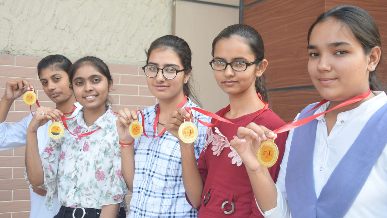 Amar Ujala Medhavi Chhatra Samman: Faces of the students blossomed after getting respect from the CM