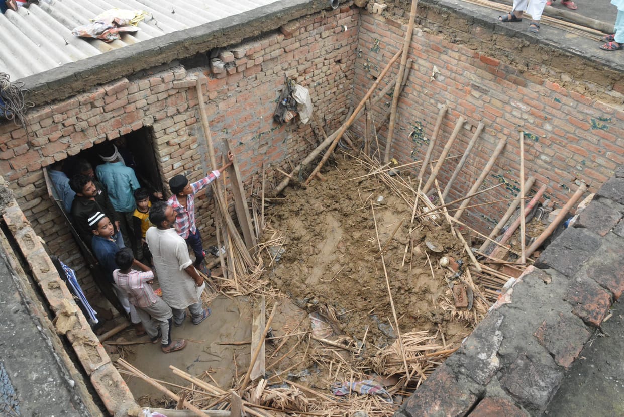 House collapsed in rain, brother and sister killed, four injured