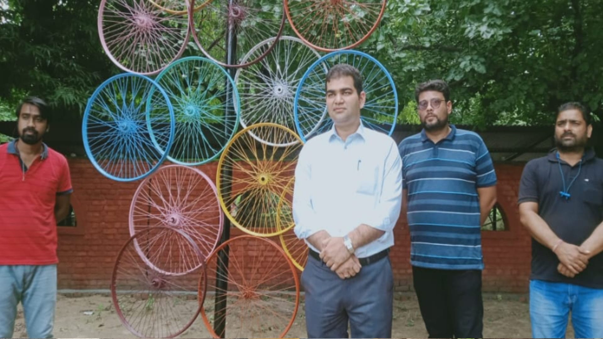 PM Modi adores Meerut  'Kabaad Se Jugaad', iron scrap, old tires are protecting the environment