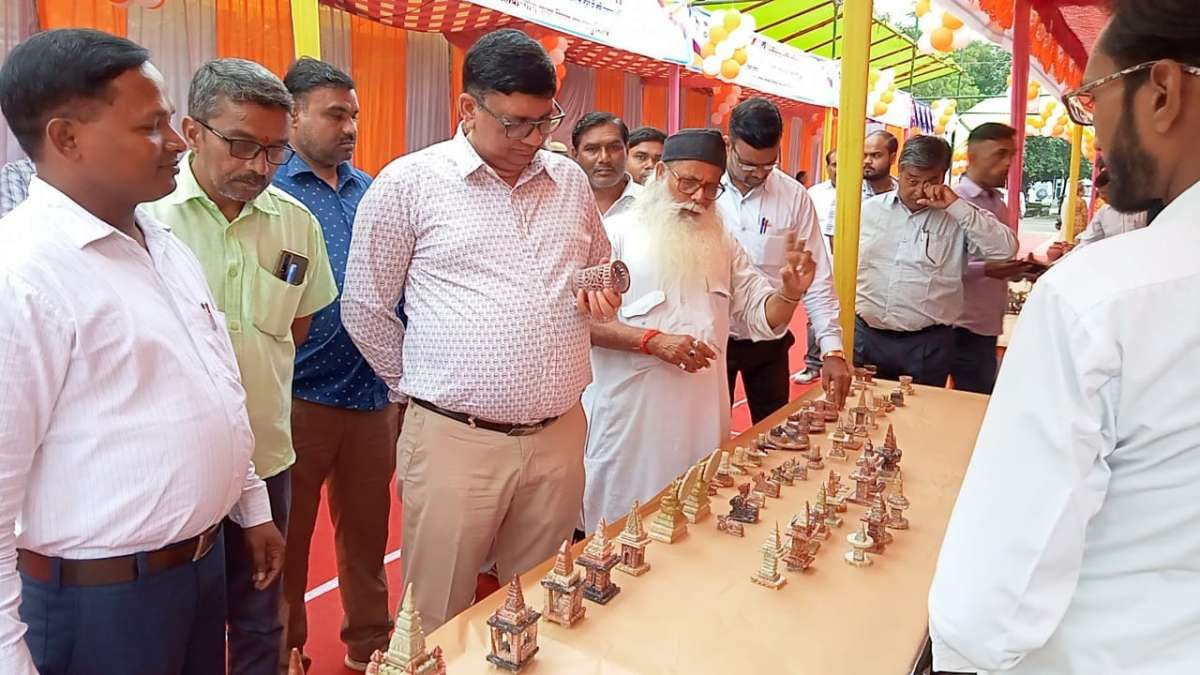 Mahoba: Craftsmen put up exhibition of products, sales took place