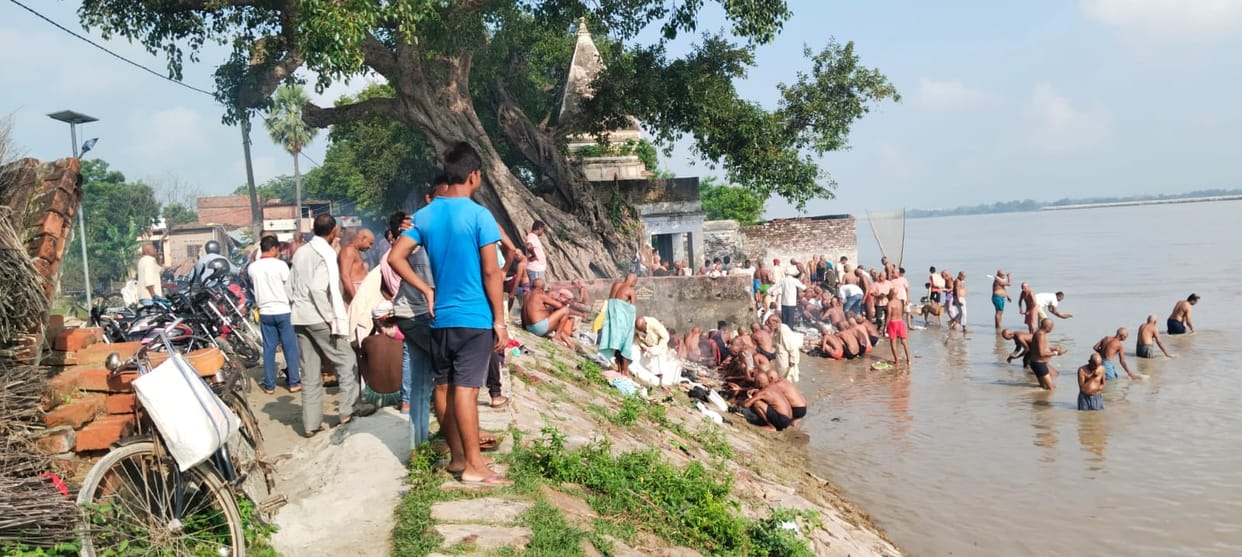 Farewell to ancestors given on the banks of Ganga and Saryu