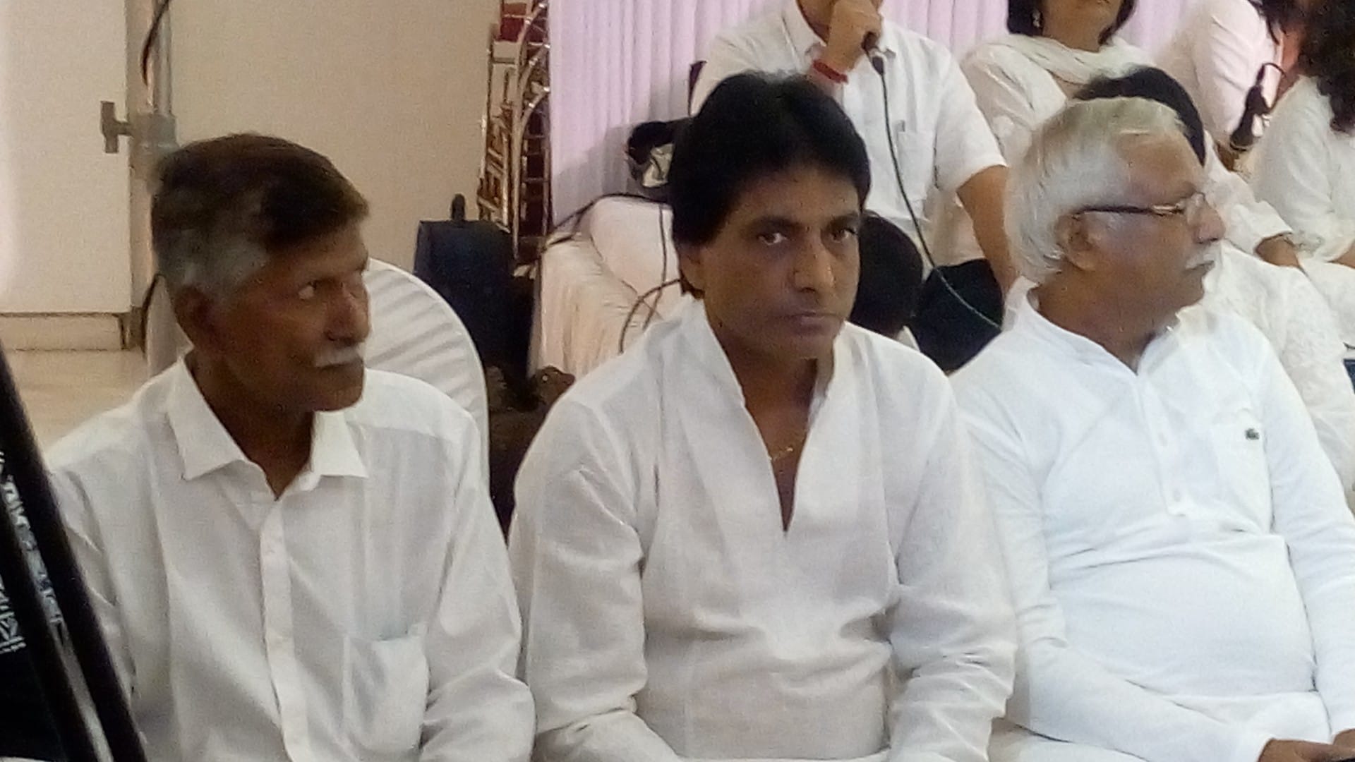 Raju Srivastava Prayer Meet: Wife Shikha Srivastava remembered his Husband with teary Eyes See Photos