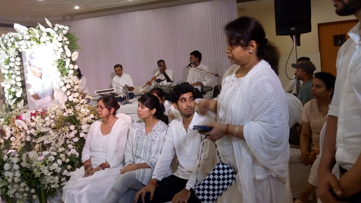 Raju Srivastava Prayer Meet: Wife Shikha Srivastava remembered his Husband with teary Eyes See Photos