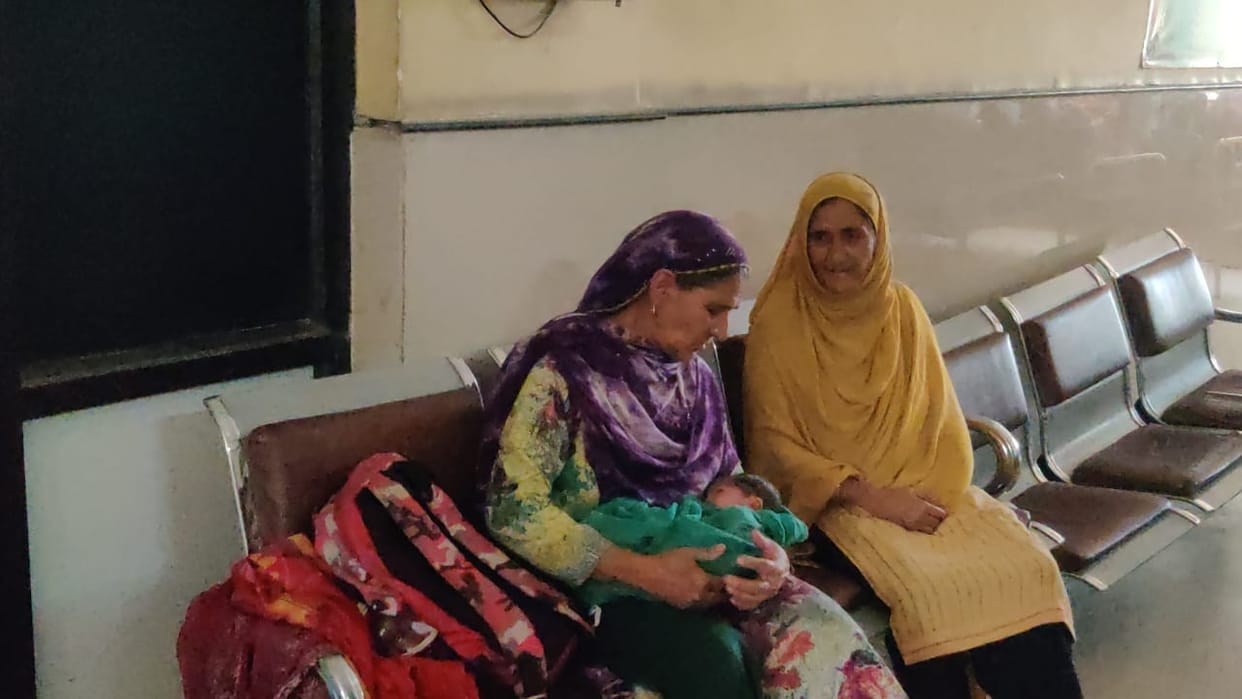 Women deliver baby in ambulance due to traffic jam on jammu srinagar highway near Ramban