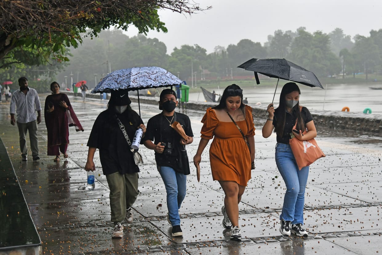 Continuous rain for 20 hours broke the record of six years, mercury dropped by 8 degrees...
