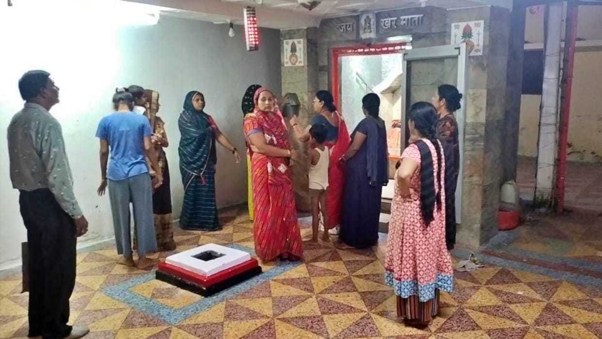 MP News Theft and vandalism in the temple before Navratri in Katni