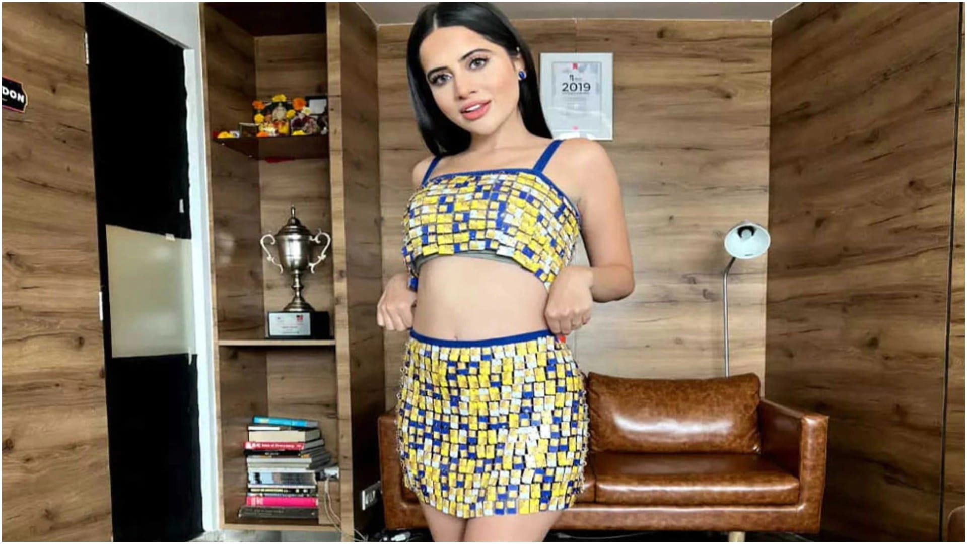 urfi aka uorfi javed latest photoshoot actress covers her body with glass sheet